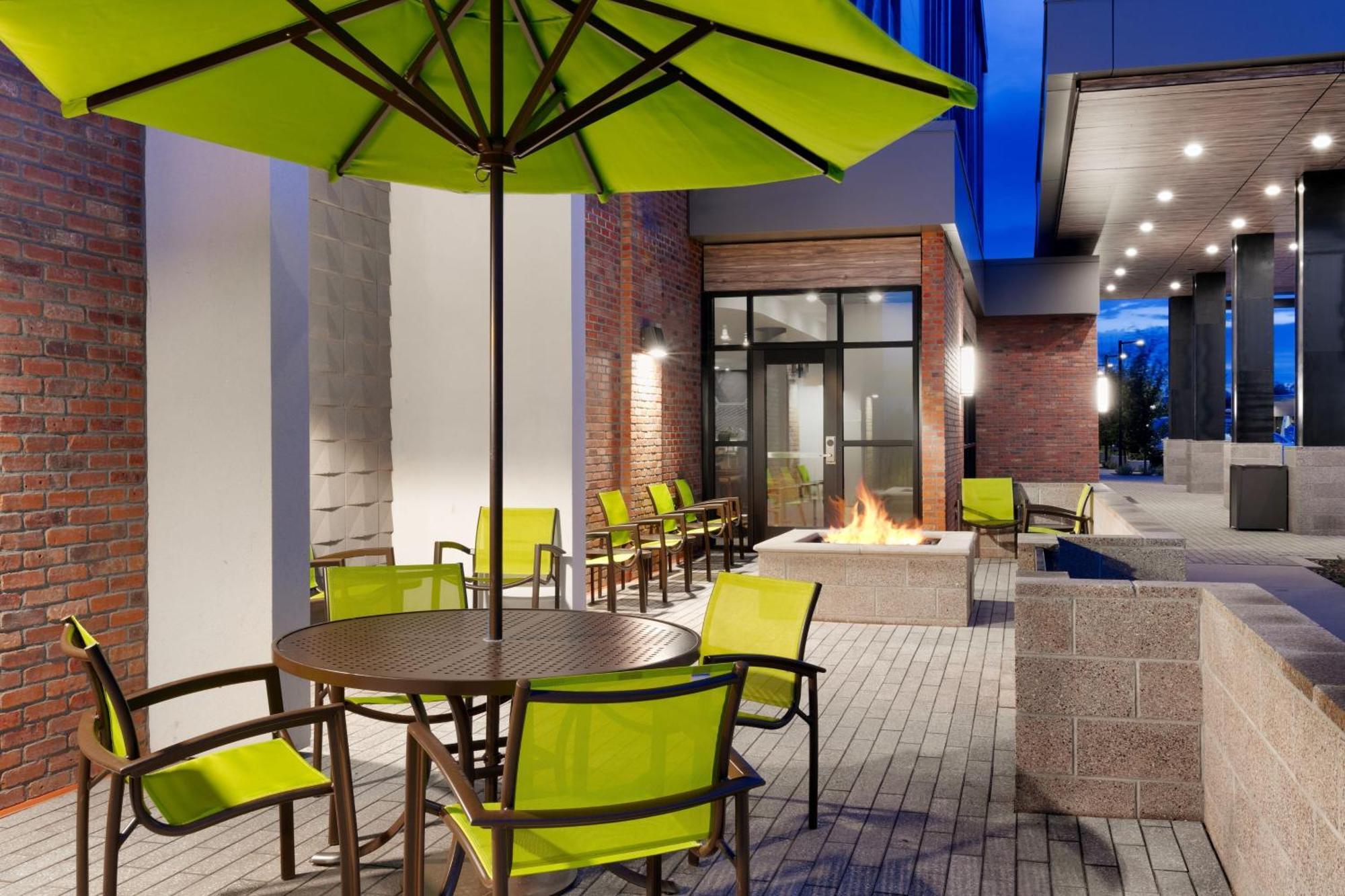 Springhill Suites By Marriott Phoenix Scottsdale Exterior photo